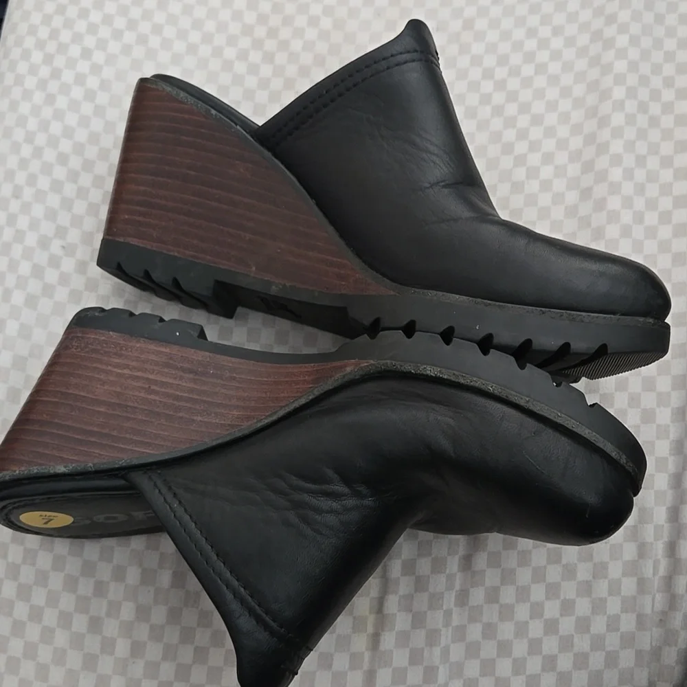 Sorel Black Leather Wedge Mule Size 7